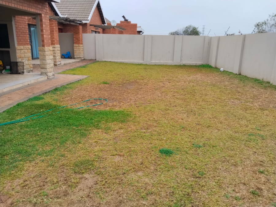 To Let 3 Bedroom Property for Rent in Hillside Free State